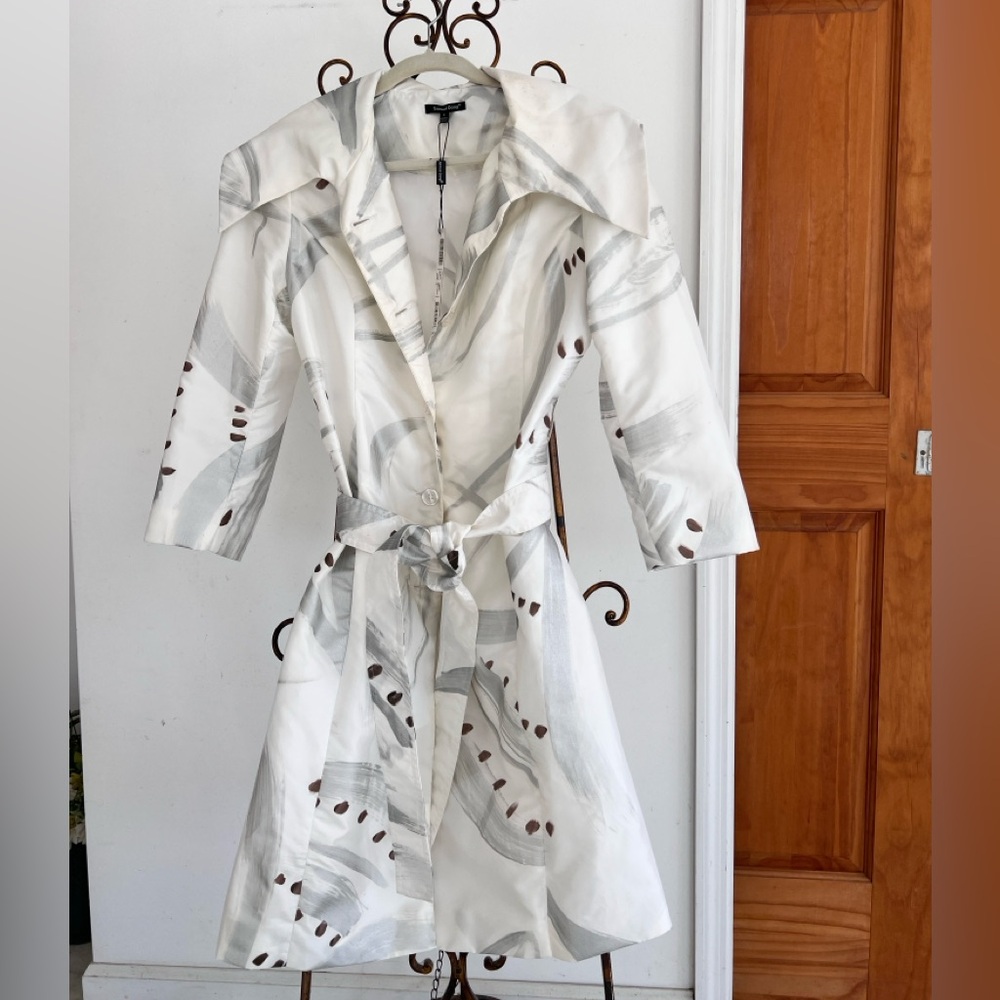 Samuel Dong, Small, White, Short Collared Trench